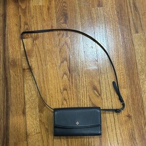 New Tory Burch Black Crossbody wallet on a chain Bag with Logo
